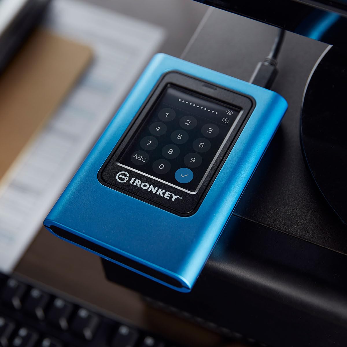 kingston-ironkey-vault-privacy-80-ssd-esterno-1920gb-touchscreen-fips-197 image 5