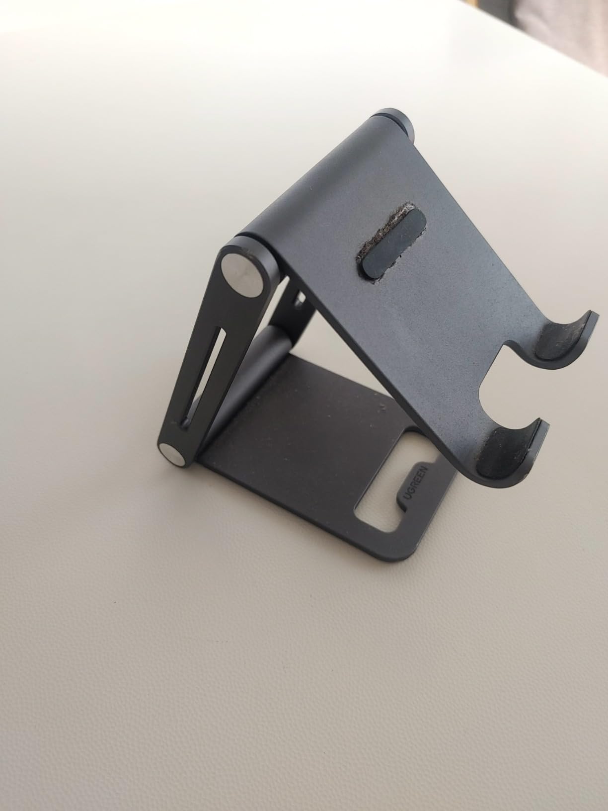 Bello ma scivola con certe cover