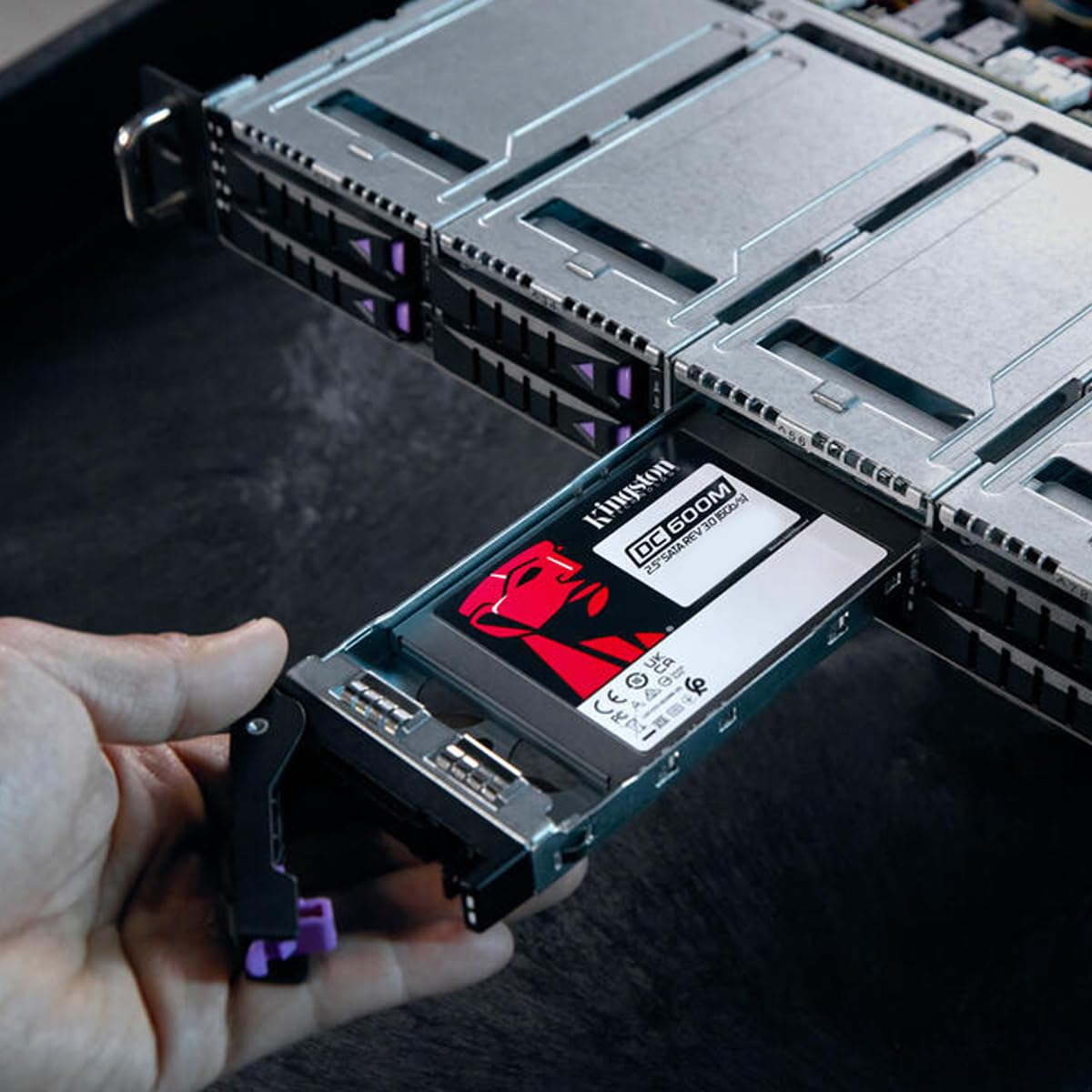 kingston-dc600m-960gb-ssd-2-5-sata-enterprise-a-uso-misto image 3