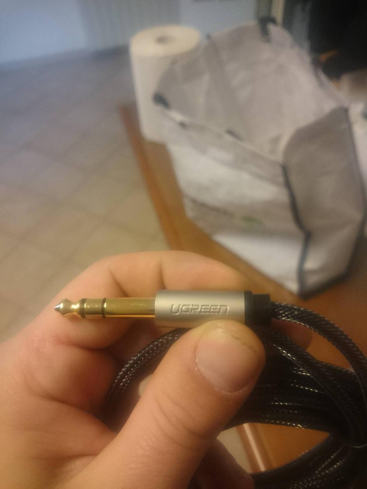 Ideale per chitarra e PC