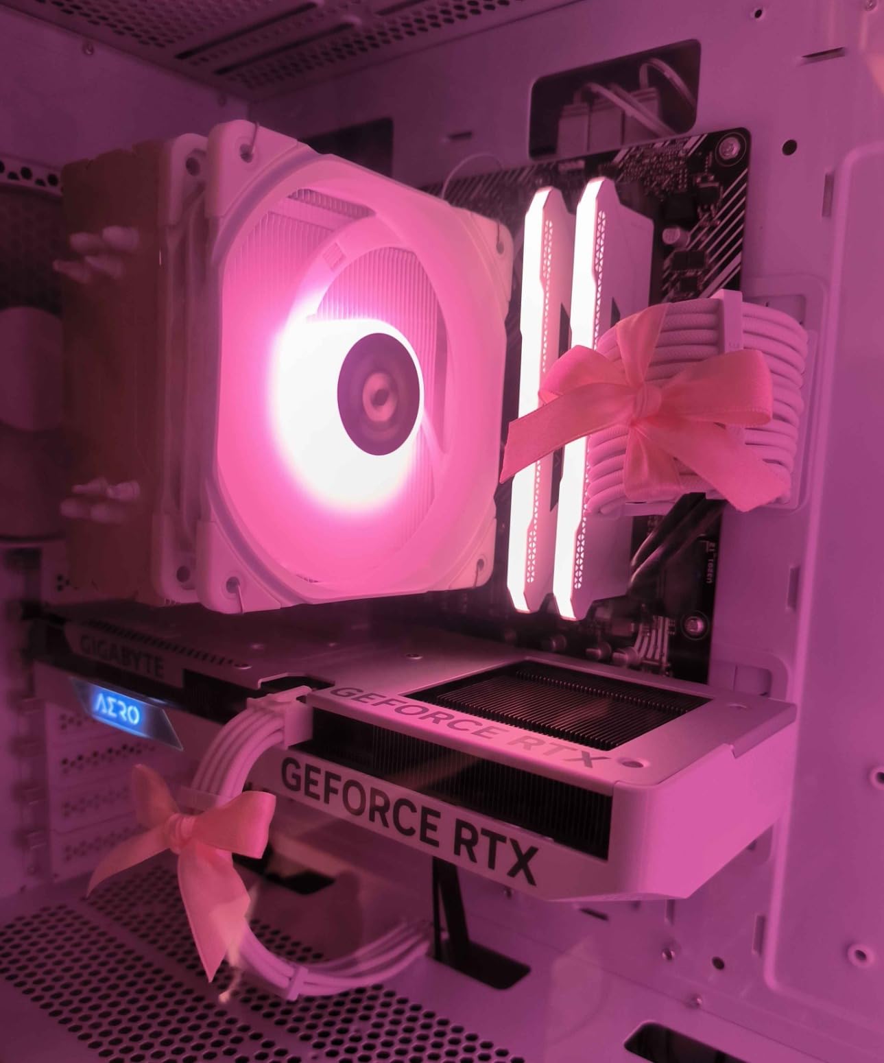 Affidabili e belle da vedere nel case, promosse a pieni voti con iCUE sincronizzato e temperature basse anche dopo ore di gaming intenso su Cyberpunk.