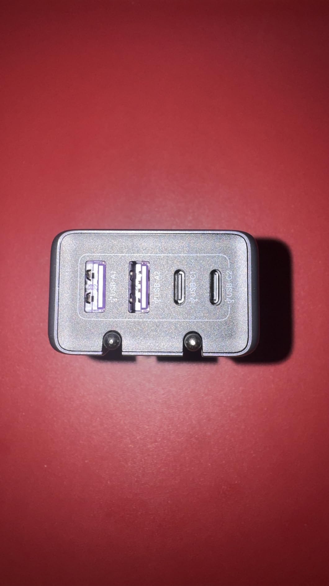 Monte fusi e un solo carica batterie